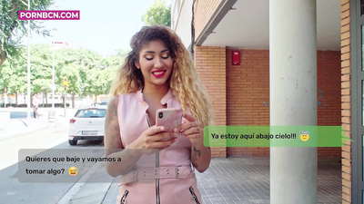 Niewierna żona zamierza ostro zerżnąć swojego młodego kochanka, podczas gdy jej mąż pracuje. Latynoska z cyckami i wielkim tyłkiem. Venus Aphrodite.